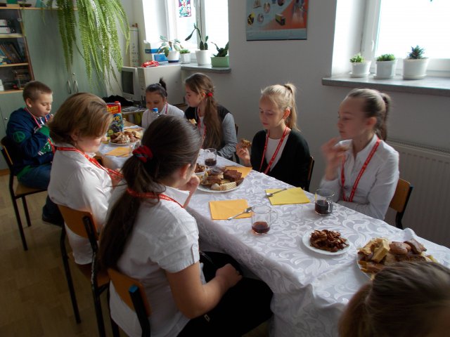 Wręczenie legitymacji członkom Szkolnego Koła Caritas